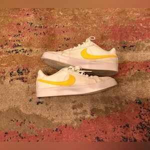 Nike Women's Sneakers in White and Yellow
